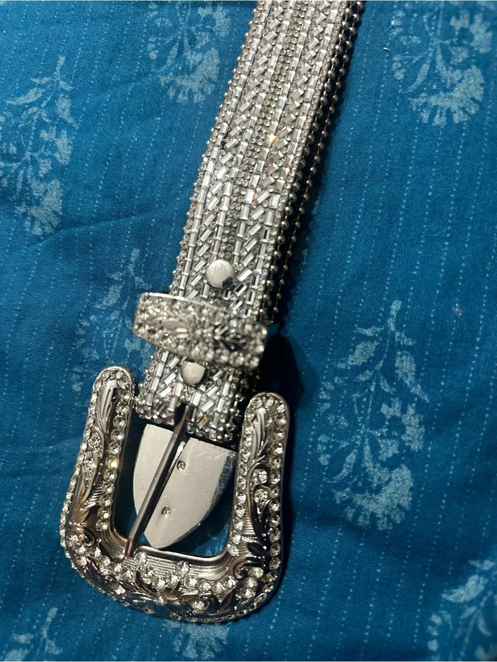 Bougie Bling Western-Style Embossed Metal Belt with Floral Buckle